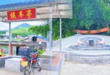 北流一个有“特色”的候车亭