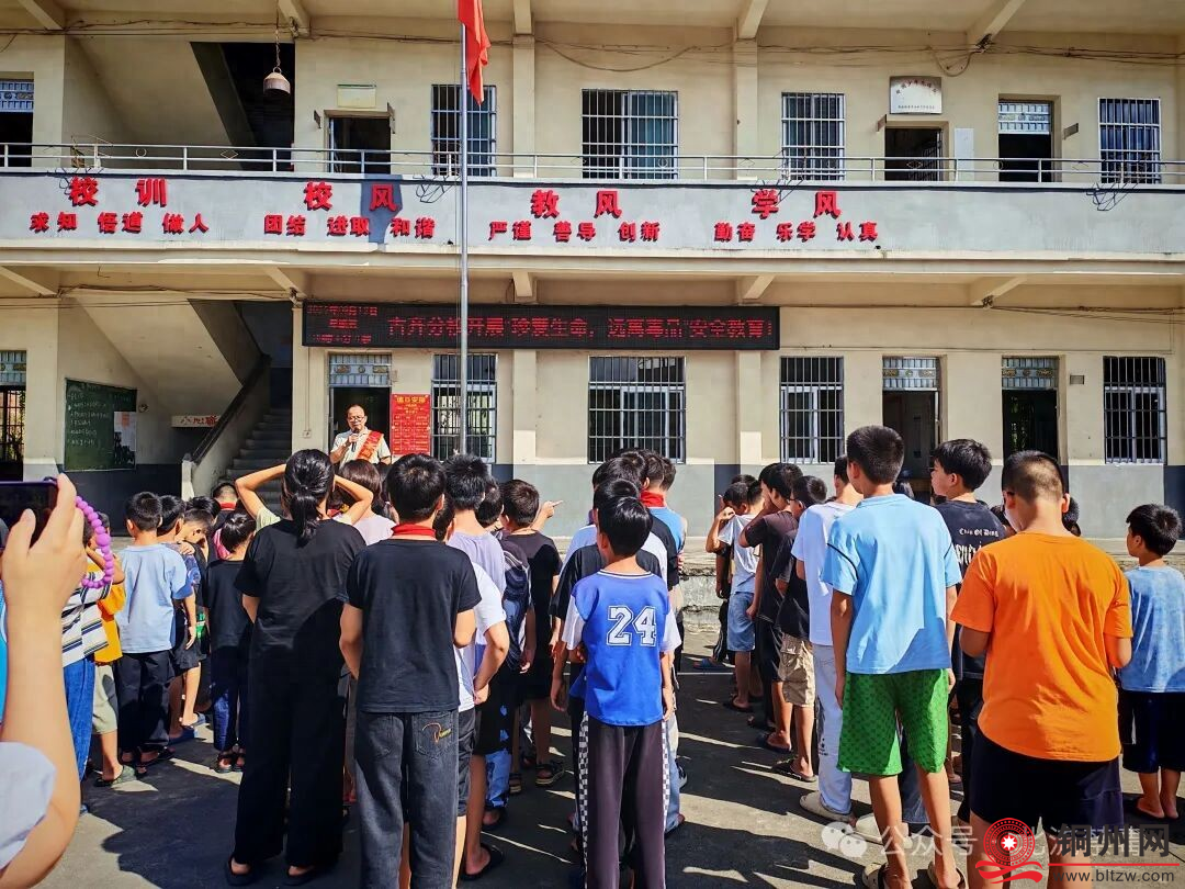北流：禁毒普法宣传进校园 →