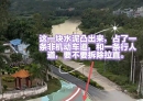 北流三桥扩宽了，路也在扩宽，但路边有块水泥特别显眼，要不要拆了把路扩宽呢？