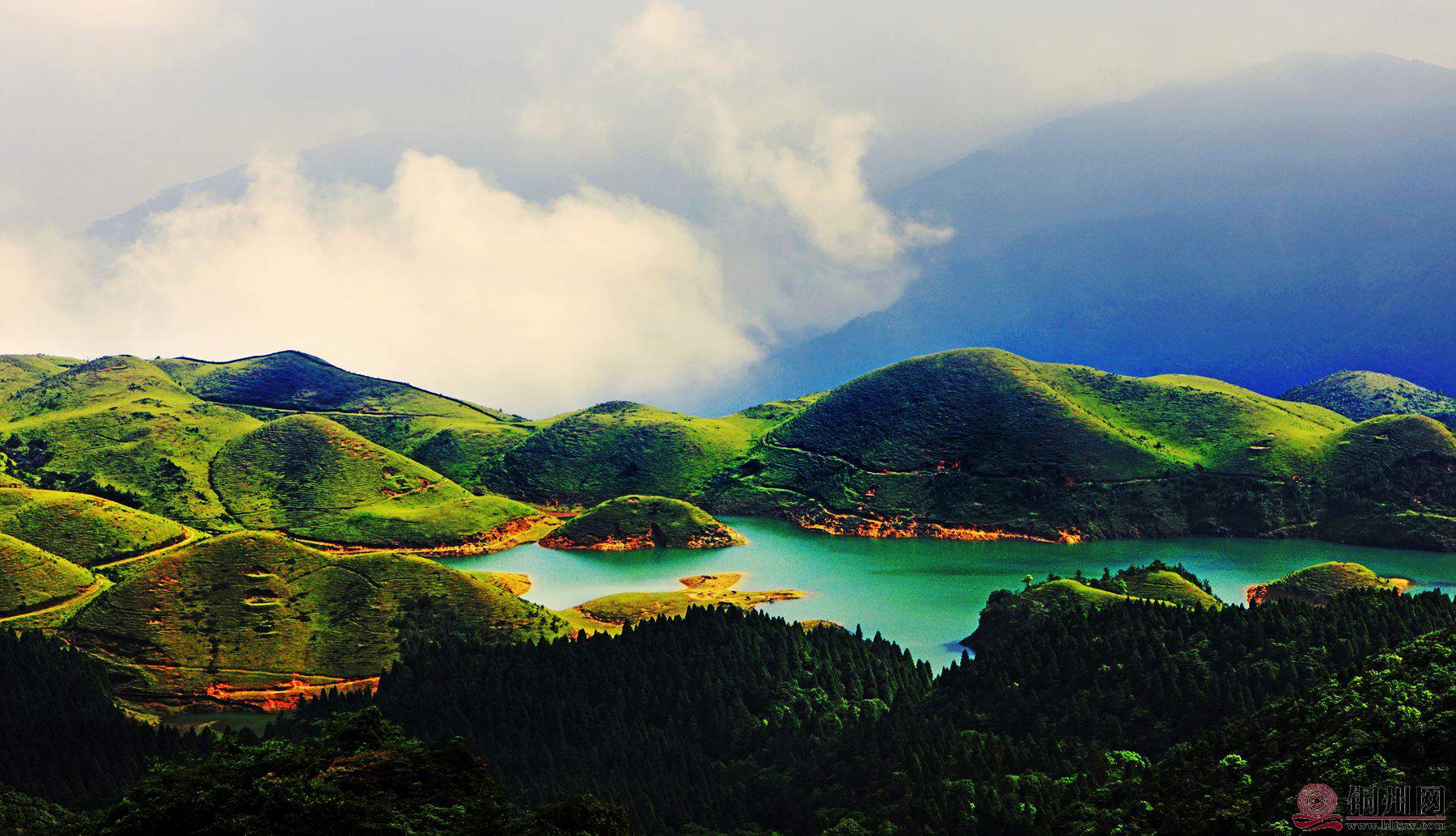 70.《玉林大容山高山草原风光》(组照1) .jpg