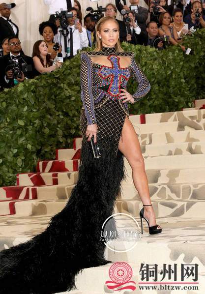 52b7c4a3ceddebe_size250_w558_h800.jpg